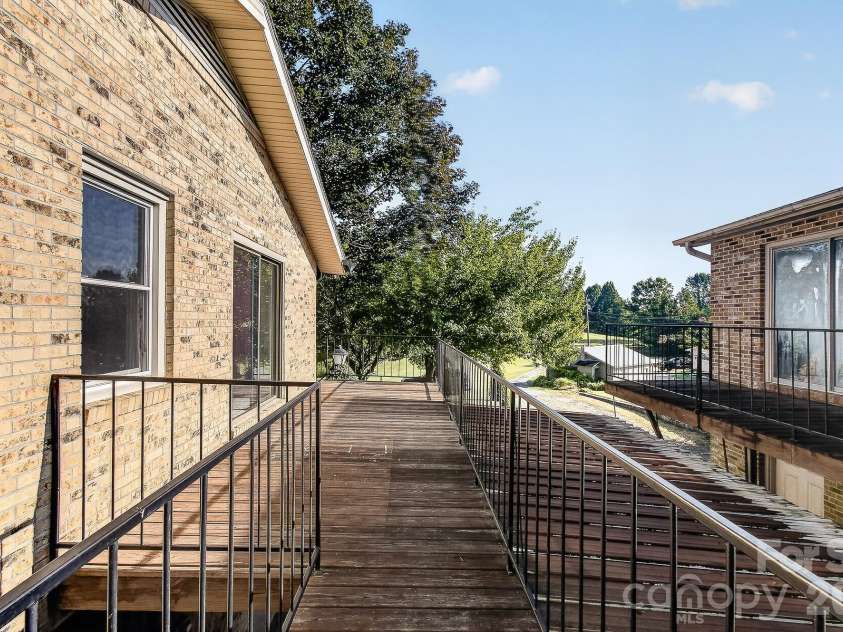 1371 Jackson Loop Road, Flat Rock, NC 28731.  MLS# CAR4420119, YatesRealty ID 48956. 