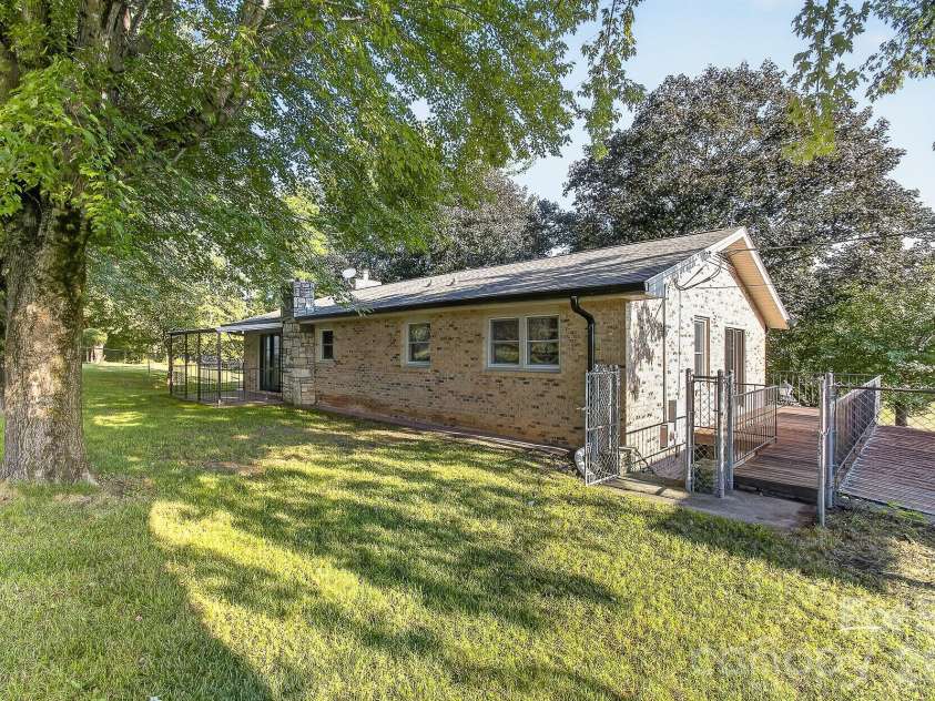 1371 Jackson Loop Road, Flat Rock, NC 28731.  MLS# CAR4420119, YatesRealty ID 48956. 