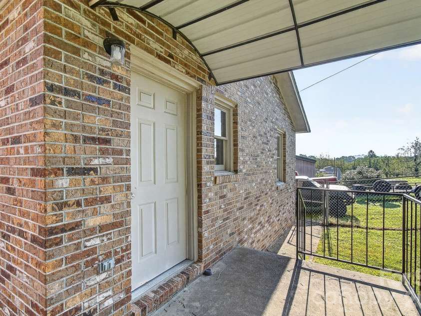1371 Jackson Loop Road, Flat Rock, NC 28731.  MLS# CAR4420119, YatesRealty ID 48956. 