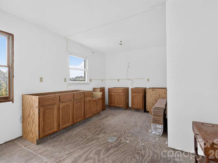 1371 Jackson Loop Road, Flat Rock, NC 28731.  MLS# CAR4420119, YatesRealty ID 48956. 