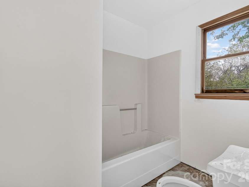 1371 Jackson Loop Road, Flat Rock, NC 28731.  MLS# CAR4420119, YatesRealty ID 48956. 