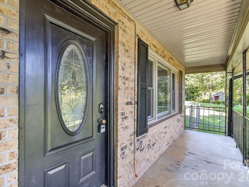 1371 Jackson Loop Road, Flat Rock, NC 28731.  MLS# CAR4420119, YatesRealty ID 48956. 