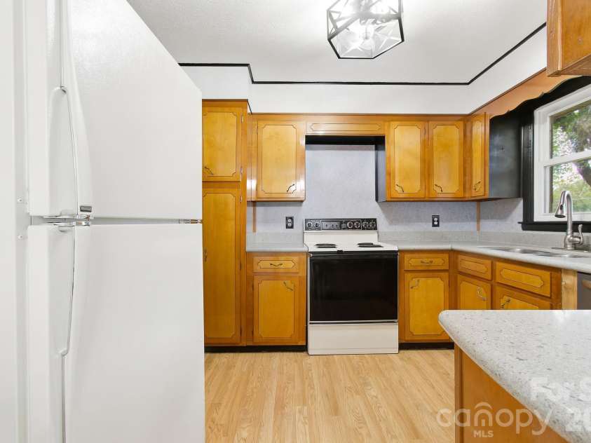 1371 Jackson Loop Road, Flat Rock, NC 28731.  MLS# CAR4420119, YatesRealty ID 48956. 