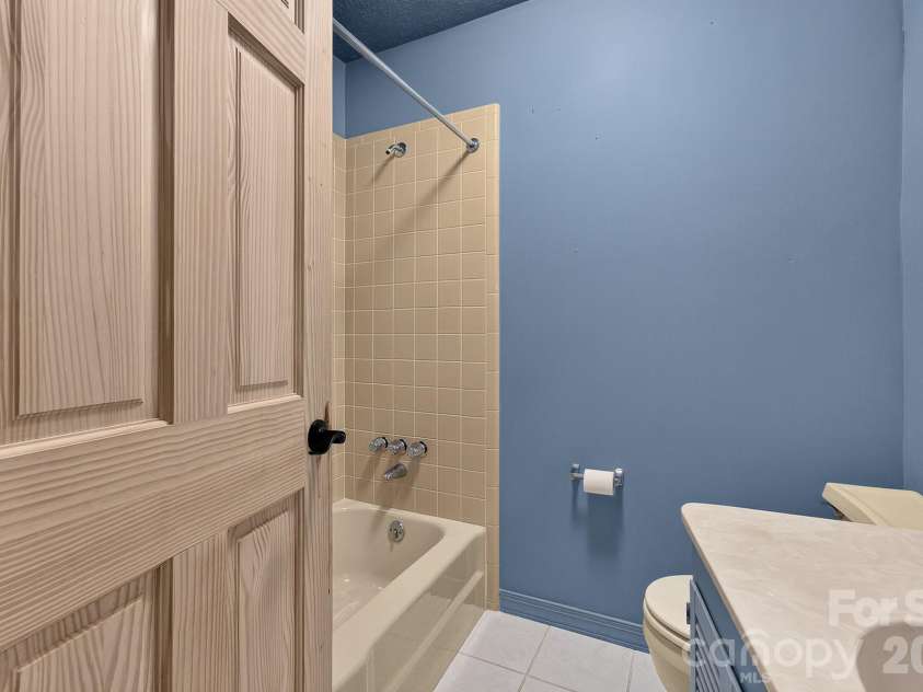 1371 Jackson Loop Road, Flat Rock, NC 28731.  MLS# CAR4420119, YatesRealty ID 48956. 