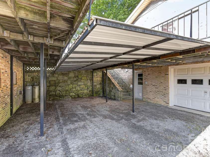 1371 Jackson Loop Road, Flat Rock, NC 28731.  MLS# CAR4420119, YatesRealty ID 48956. 