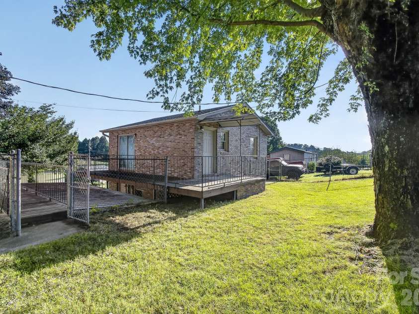 1371 Jackson Loop Road, Flat Rock, NC 28731.  MLS# CAR4420119, YatesRealty ID 48956. 