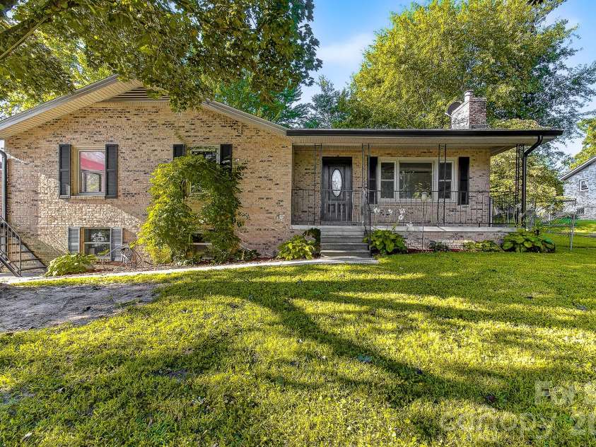 1371 Jackson Loop Road, Flat Rock, NC 28731.  MLS# CAR4420119, YatesRealty ID 48956. 