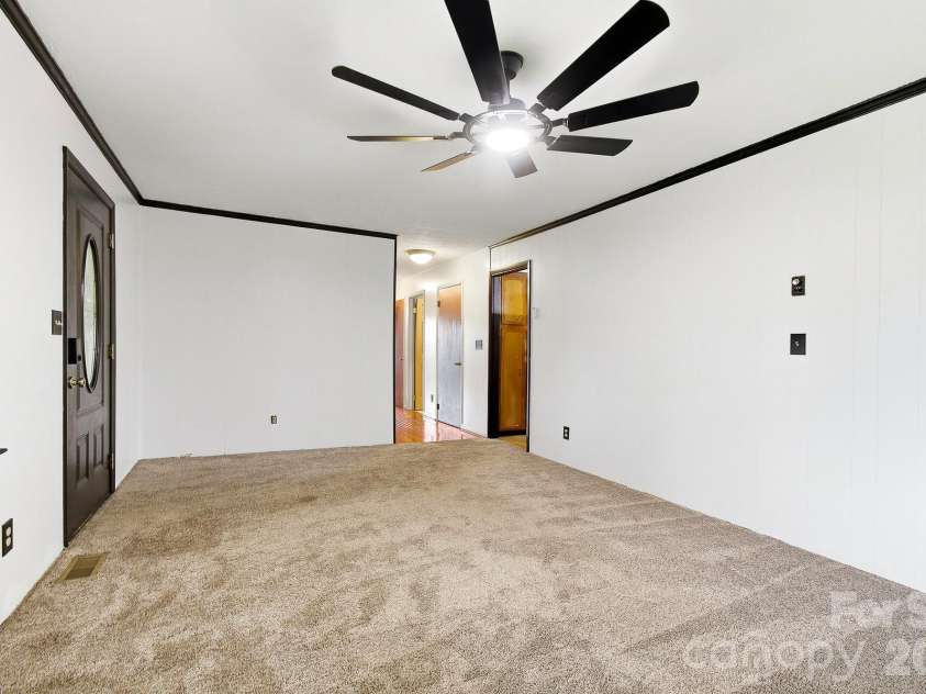1371 Jackson Loop Road, Flat Rock, NC 28731.  MLS# CAR4420119, YatesRealty ID 48956. 