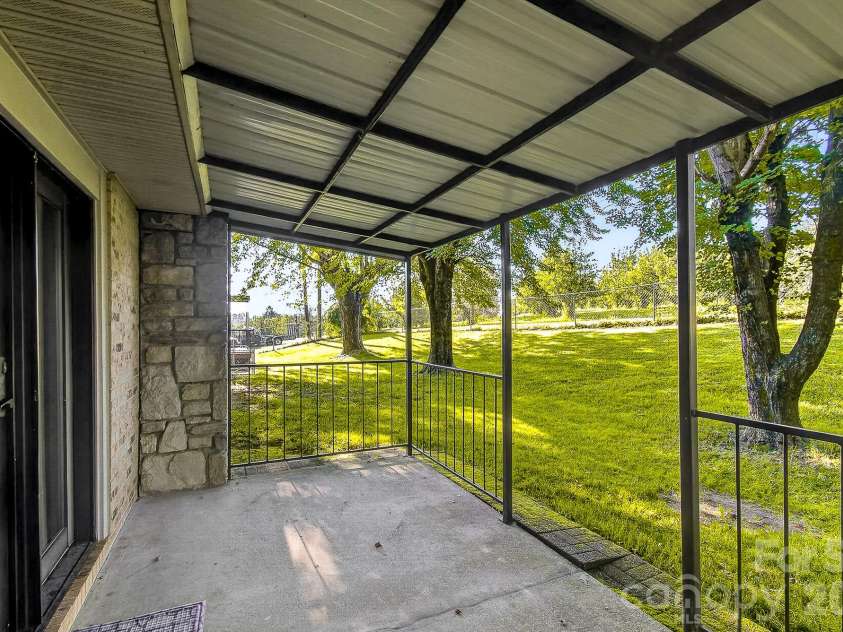 1371 Jackson Loop Road, Flat Rock, NC 28731.  MLS# CAR4420119, YatesRealty ID 48956. 