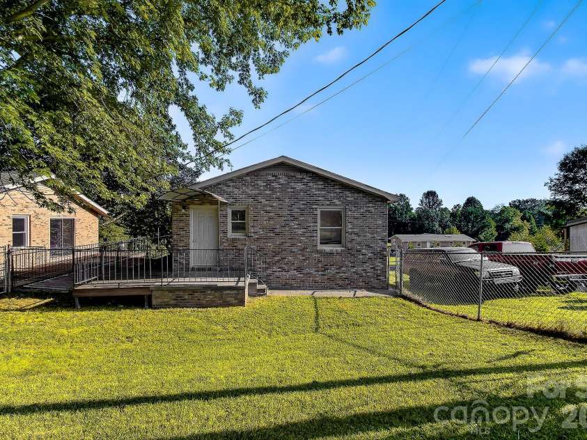 1371 Jackson Loop Road, Flat Rock, NC 28731.  MLS# CAR4420119, YatesRealty ID 48956. 