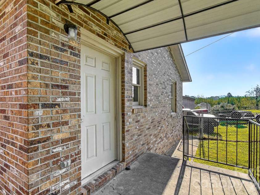 1371 Jackson Loop Road, Flat Rock, NC 28731.  MLS# CAR4420119, YatesRealty ID 48956. 