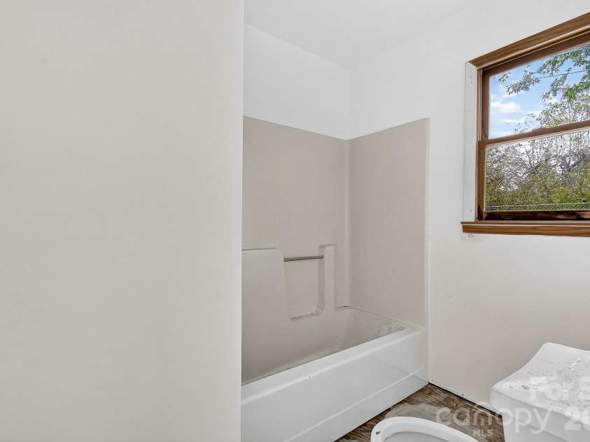 1371 Jackson Loop Road, Flat Rock, NC 28731.  MLS# CAR4420119, YatesRealty ID 48956. 