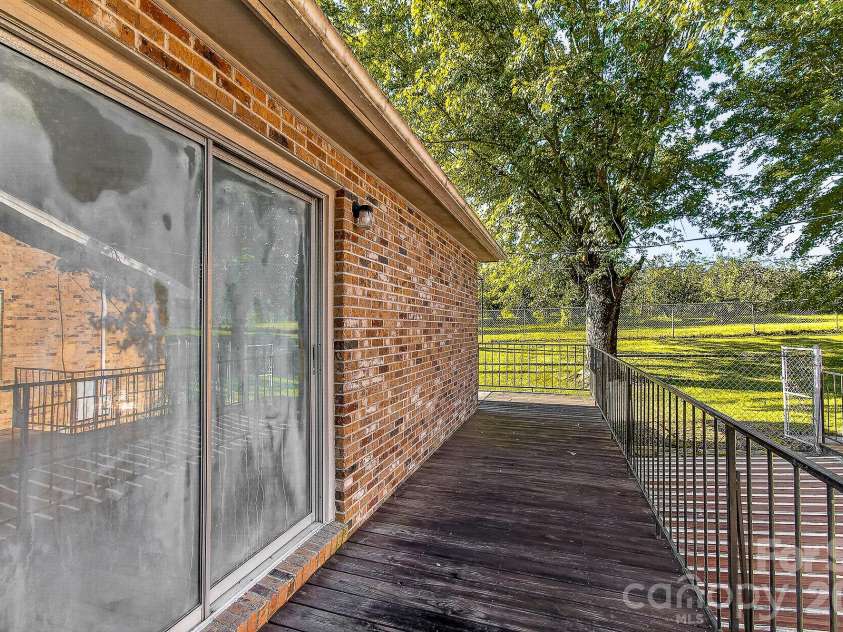 1371 Jackson Loop Road, Flat Rock, NC 28731.  MLS# CAR4420119, YatesRealty ID 48956. 