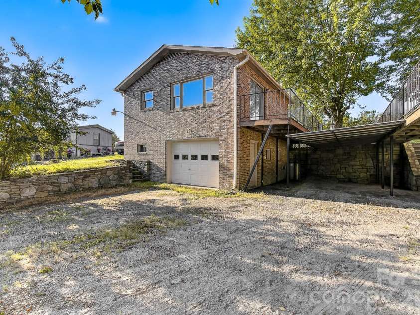 1371 Jackson Loop Road, Flat Rock, NC 28731.  MLS# CAR4420119, YatesRealty ID 48956. 