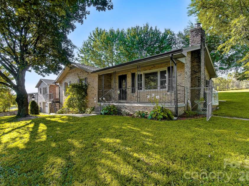 1371 Jackson Loop Road, Flat Rock, NC 28731.  MLS# CAR4420119, YatesRealty ID 48956. 