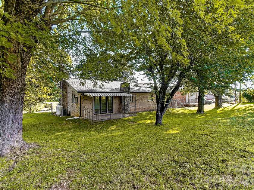 1371 Jackson Loop Road, Flat Rock, NC 28731.  MLS# CAR4420119, YatesRealty ID 48956. 