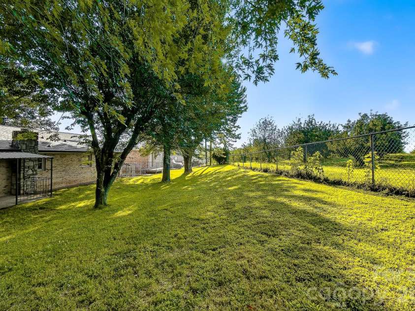 1371 Jackson Loop Road, Flat Rock, NC 28731.  MLS# CAR4420119, YatesRealty ID 48956. 