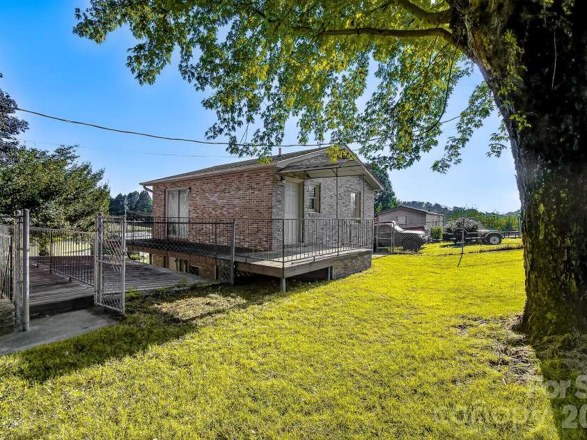 1371 Jackson Loop Road, Flat Rock, NC 28731.  MLS# CAR4420119, YatesRealty ID 48956. 