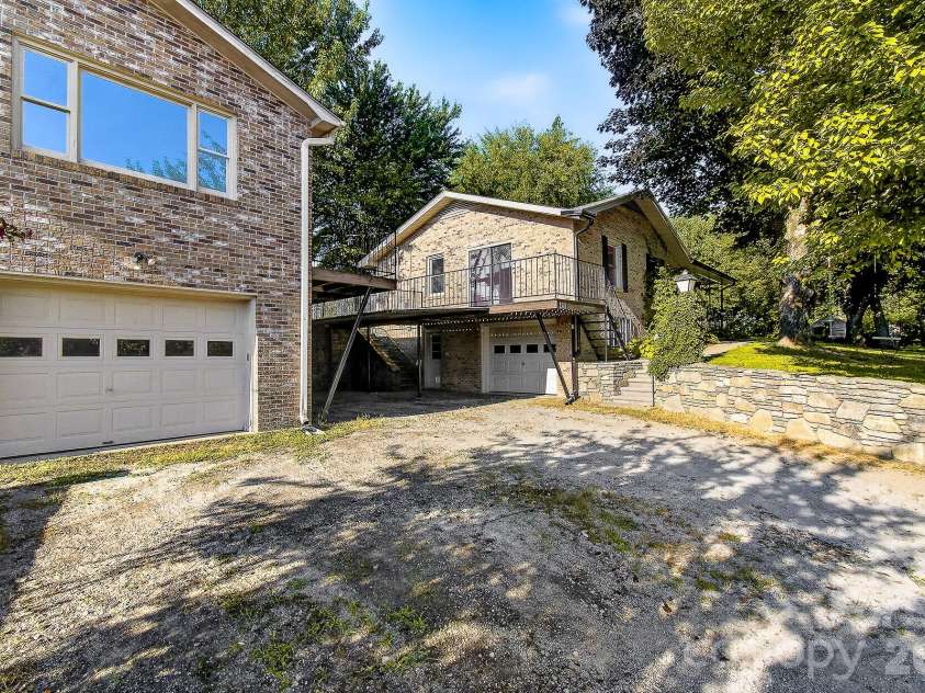 1371 Jackson Loop Road, Flat Rock, NC 28731.  MLS# CAR4420119, YatesRealty ID 48956. 