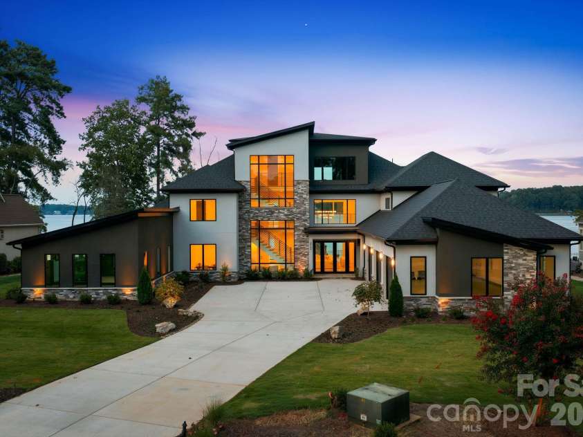 3904 Channel Pointe Lane, Denver, NC 28037.  MLS# CAR4418234, YatesRealty ID 48957. 