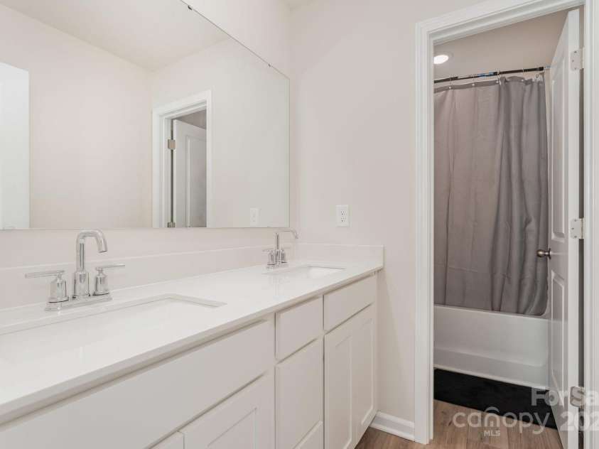 150 Mountain Bridge Way, Statesville, NC 28625.  MLS# CAR4330213, YatesRealty ID 4896. Full Bathroom with double vanities on Second Level