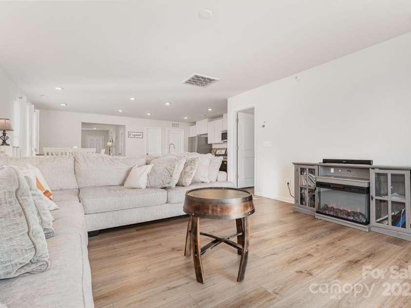 150 Mountain Bridge Way, Statesville, NC 28625.  MLS# CAR4330213, YatesRealty ID 4896. Livingroom Area