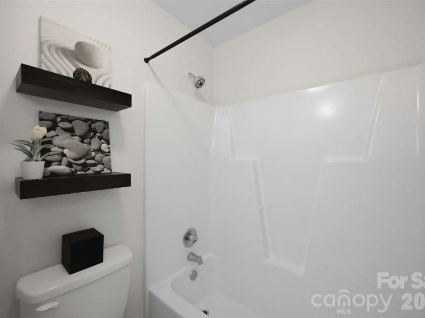 8157 Cedar Glen Drive, Charlotte, NC 28212.  MLS# CAR4421778, YatesRealty ID 48960. 2nd picture in 2nd bath