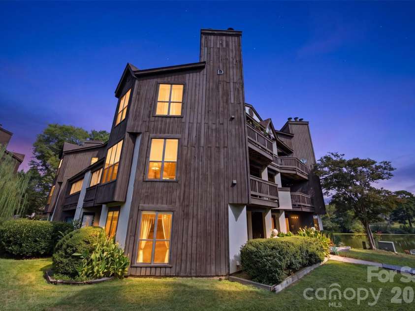 8157 Cedar Glen Drive, Charlotte, NC 28212.  MLS# CAR4421778, YatesRealty ID 48960. 