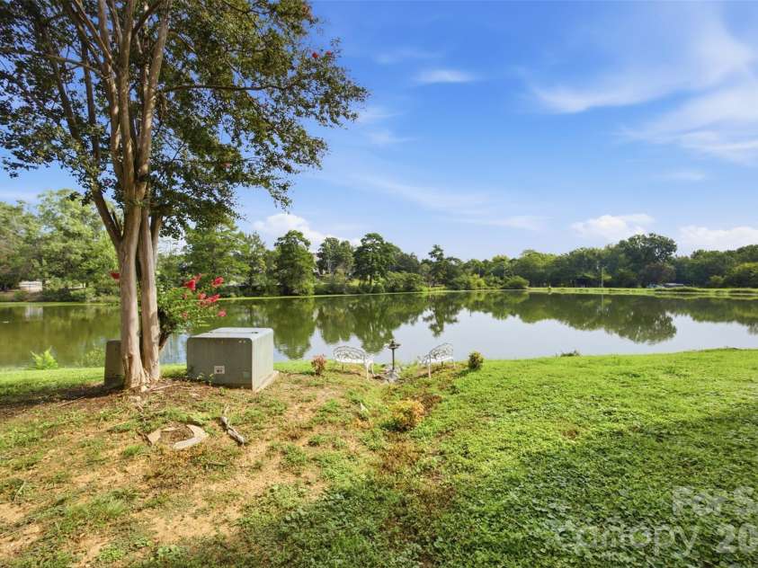 8157 Cedar Glen Drive, Charlotte, NC 28212.  MLS# CAR4421778, YatesRealty ID 48960. 