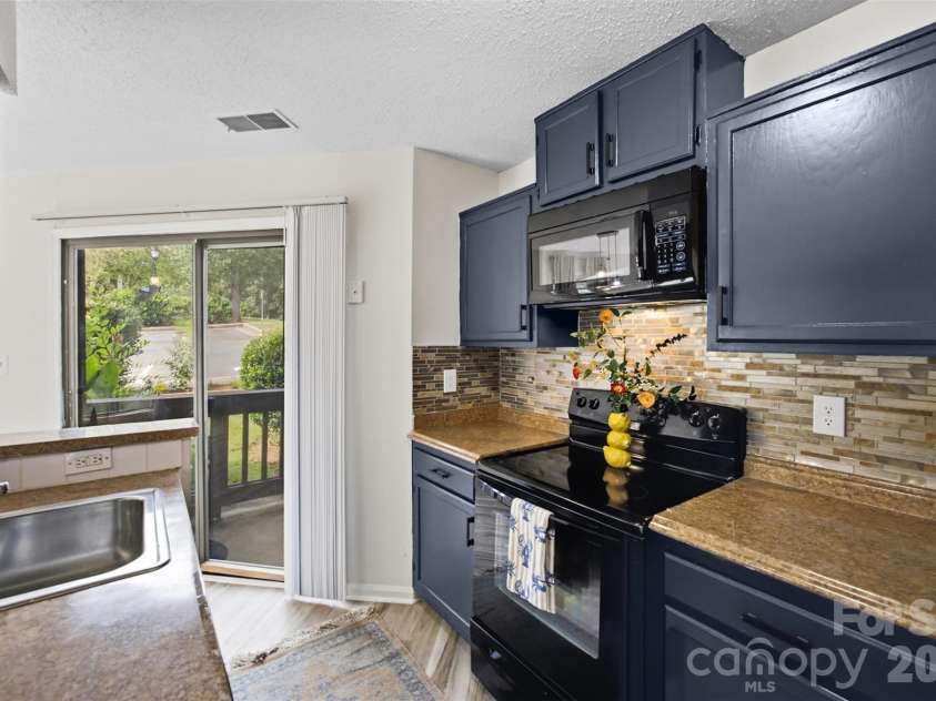8157 Cedar Glen Drive, Charlotte, NC 28212.  MLS# CAR4421778, YatesRealty ID 48960. 