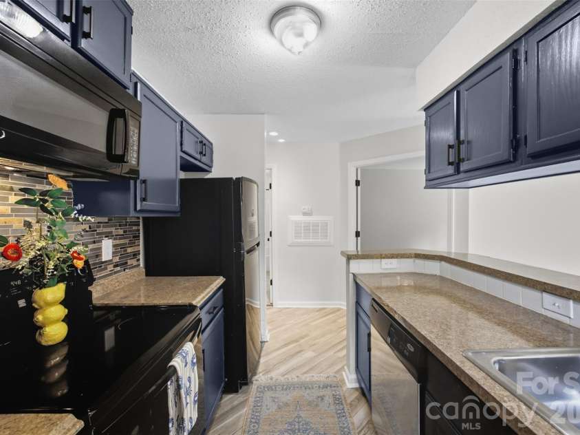 8157 Cedar Glen Drive, Charlotte, NC 28212.  MLS# CAR4421778, YatesRealty ID 48960. 