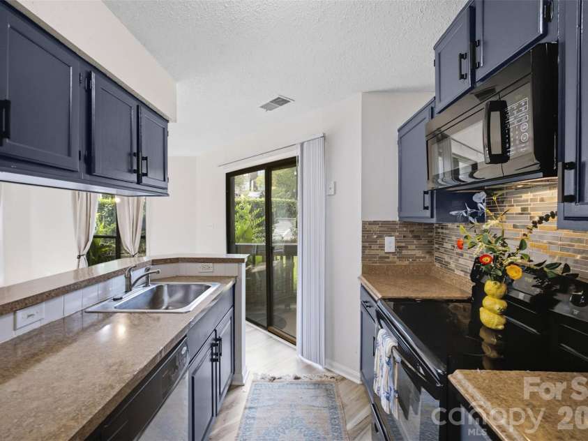 8157 Cedar Glen Drive, Charlotte, NC 28212.  MLS# CAR4421778, YatesRealty ID 48960. 