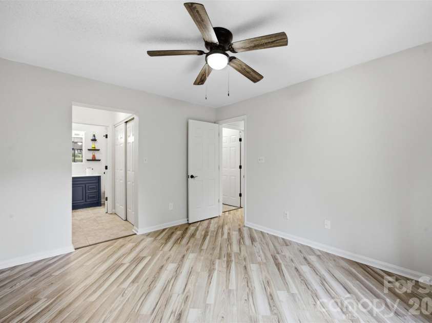 8157 Cedar Glen Drive, Charlotte, NC 28212.  MLS# CAR4421778, YatesRealty ID 48960. 
