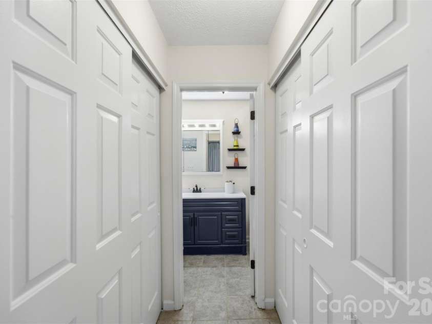8157 Cedar Glen Drive, Charlotte, NC 28212.  MLS# CAR4421778, YatesRealty ID 48960. 