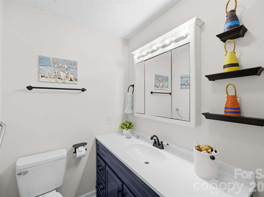 8157 Cedar Glen Drive, Charlotte, NC 28212.  MLS# CAR4421778, YatesRealty ID 48960. 