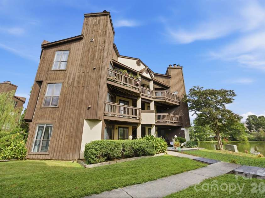 8157 Cedar Glen Drive, Charlotte, NC 28212.  MLS# CAR4421778, YatesRealty ID 48960. 