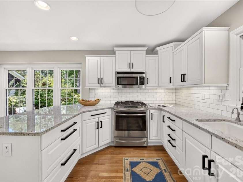 6138 Saint John Lane, Charlotte, NC 28210.  MLS# CAR4420688, YatesRealty ID 48964. Kitchen