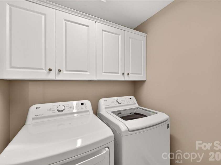 6138 Saint John Lane, Charlotte, NC 28210.  MLS# CAR4420688, YatesRealty ID 48964. Laundry Room