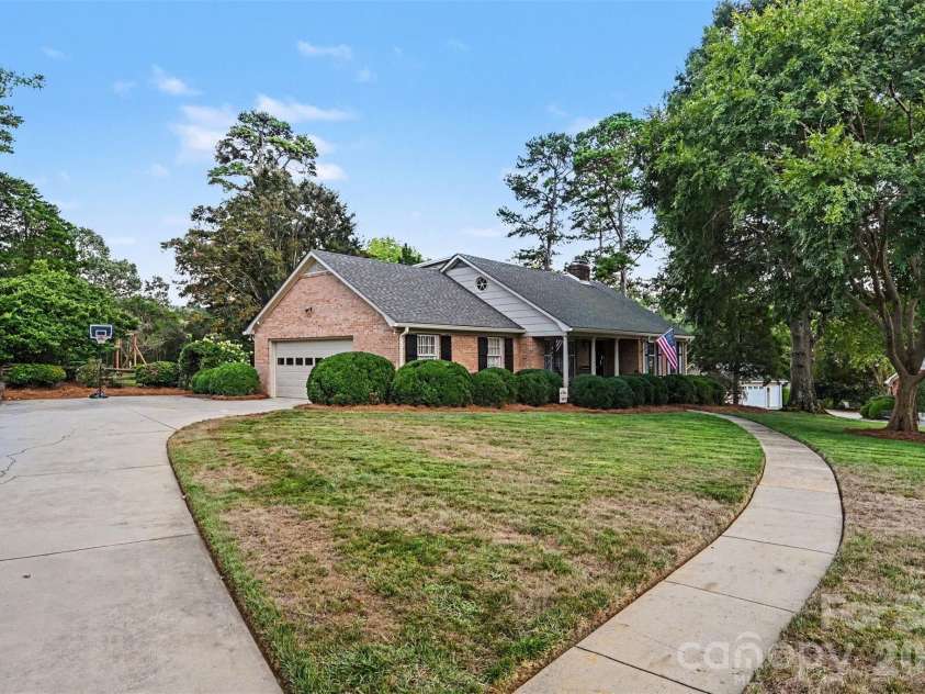 207 Richmond Road, Salisbury, NC 28144.  MLS# CAR4421111, YatesRealty ID 48965. 