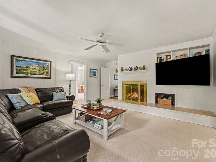 207 Richmond Road, Salisbury, NC 28144.  MLS# CAR4421111, YatesRealty ID 48965. Den