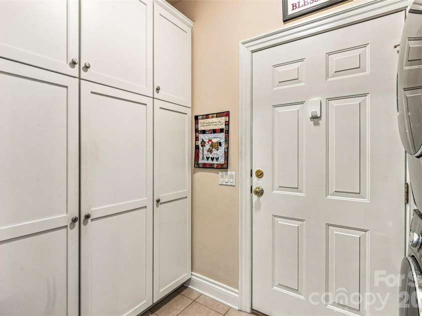11 Tiverton Lane, Asheville, NC 28803.  MLS# CAR4393987, YatesRealty ID 48966. 