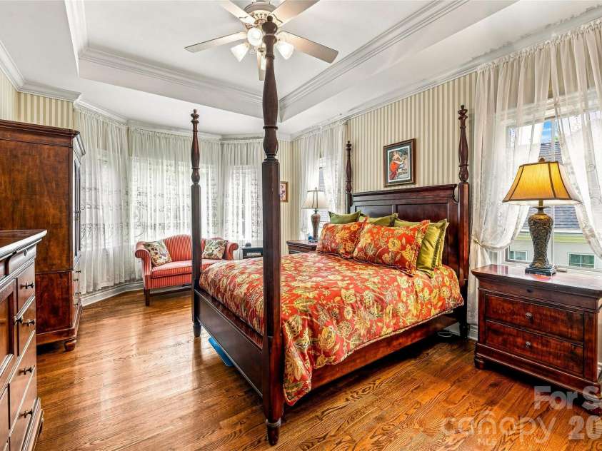 11 Tiverton Lane, Asheville, NC 28803.  MLS# CAR4393987, YatesRealty ID 48966. 