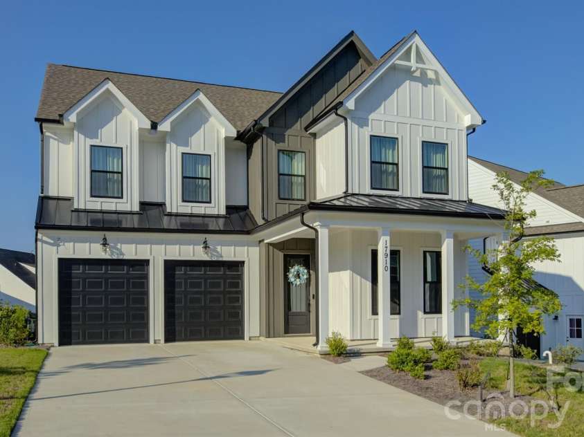 17910 Wilbanks Drive, Charlotte, NC 28278.  MLS# CAR4412553, YatesRealty ID 48967. 