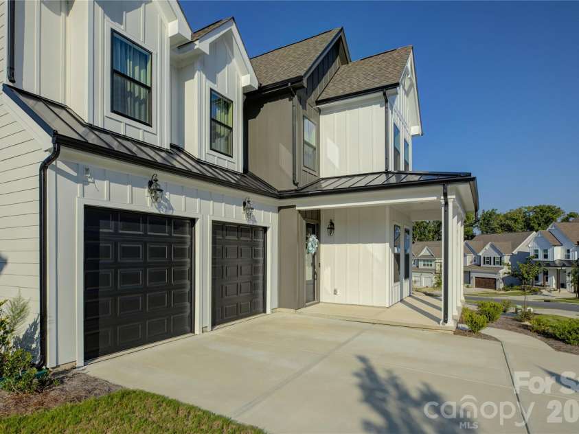 17910 Wilbanks Drive, Charlotte, NC 28278.  MLS# CAR4412553, YatesRealty ID 48967. 