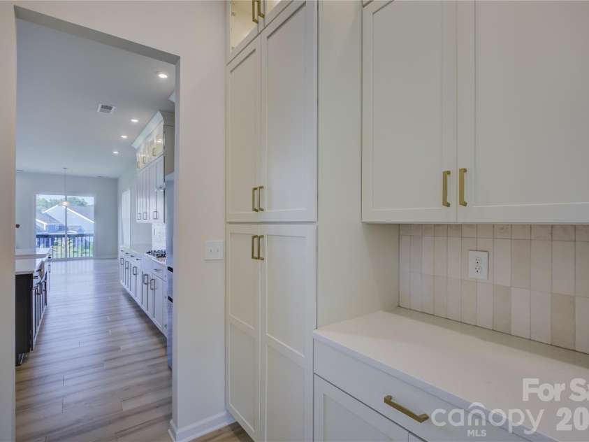 17910 Wilbanks Drive, Charlotte, NC 28278.  MLS# CAR4412553, YatesRealty ID 48967. 