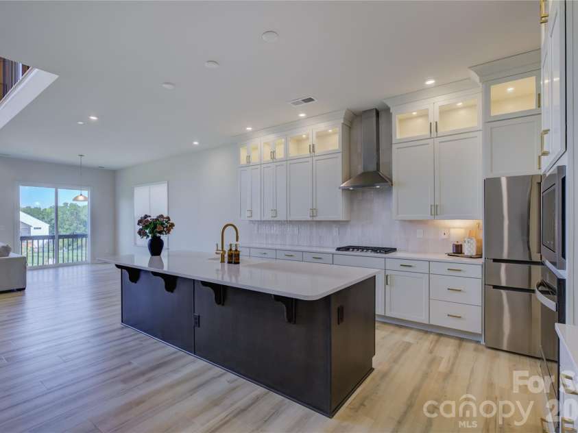 17910 Wilbanks Drive, Charlotte, NC 28278.  MLS# CAR4412553, YatesRealty ID 48967. 