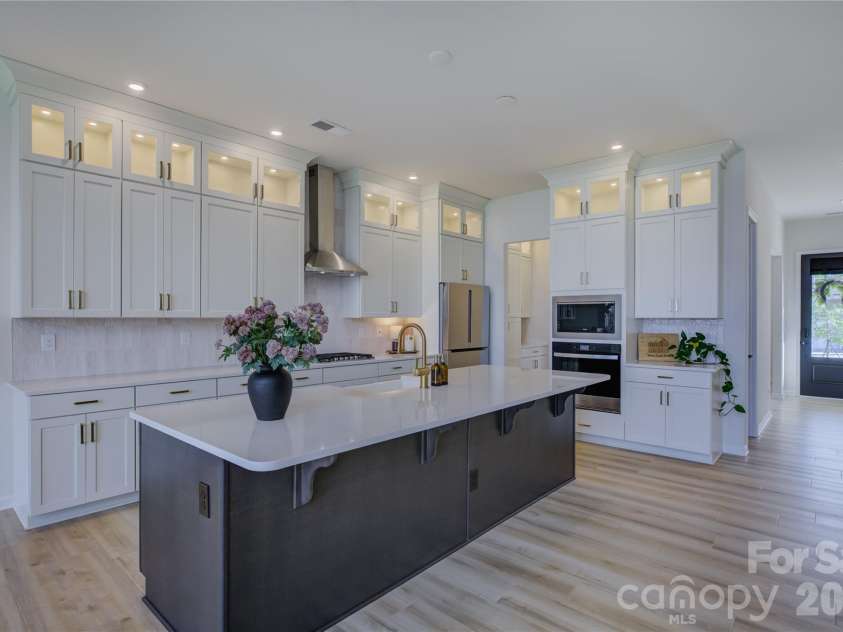 17910 Wilbanks Drive, Charlotte, NC 28278.  MLS# CAR4412553, YatesRealty ID 48967. 