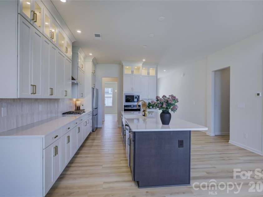 17910 Wilbanks Drive, Charlotte, NC 28278.  MLS# CAR4412553, YatesRealty ID 48967. 