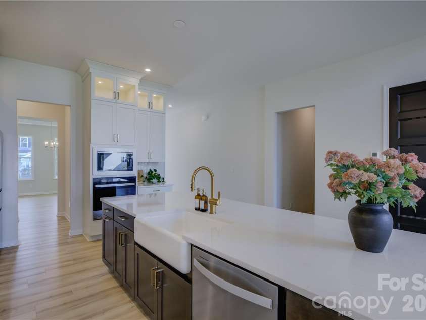 17910 Wilbanks Drive, Charlotte, NC 28278.  MLS# CAR4412553, YatesRealty ID 48967. 