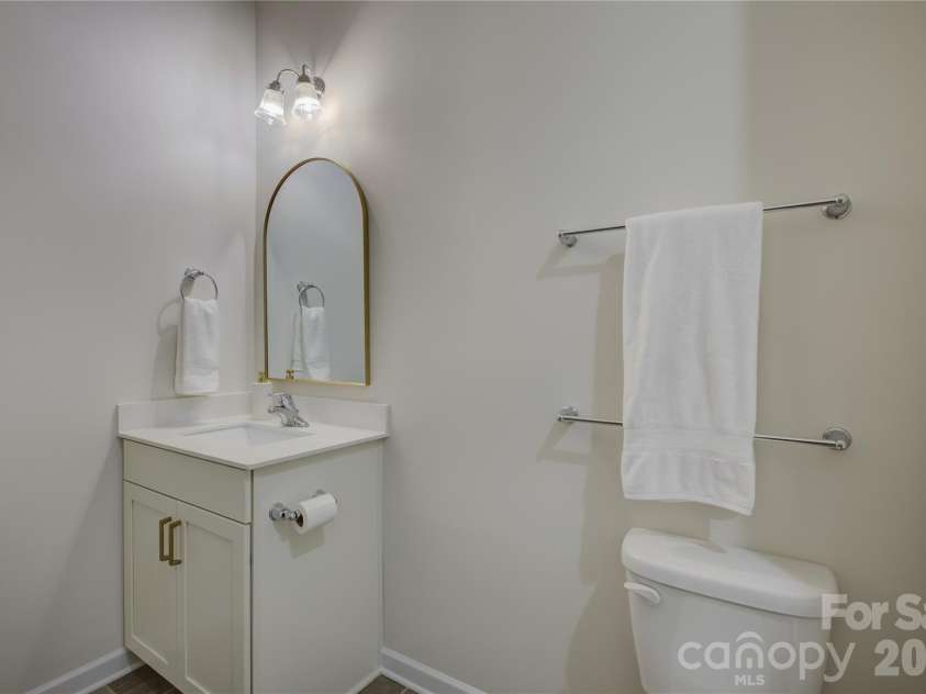 17910 Wilbanks Drive, Charlotte, NC 28278.  MLS# CAR4412553, YatesRealty ID 48967. 
